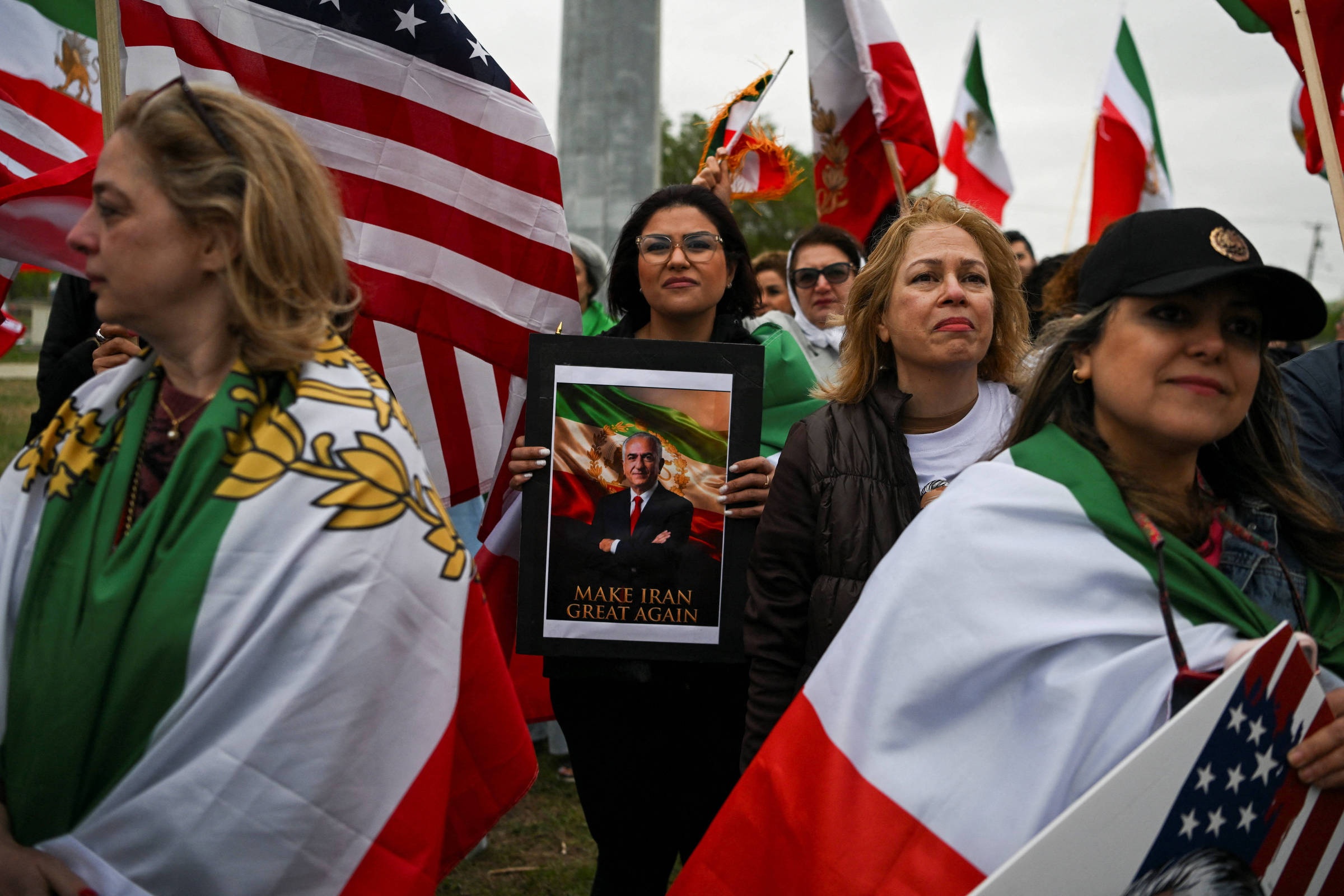 A Diáspora Iraniana e o Dilema da Guerra: Por Que a Linha Dura Ressoa nos EUA