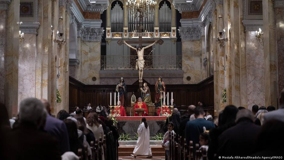 Jerusalém: Restrições no Domingo de Ramos Elevam Tensão sobre Liberdade de Culto em Meio à Crise Regional
