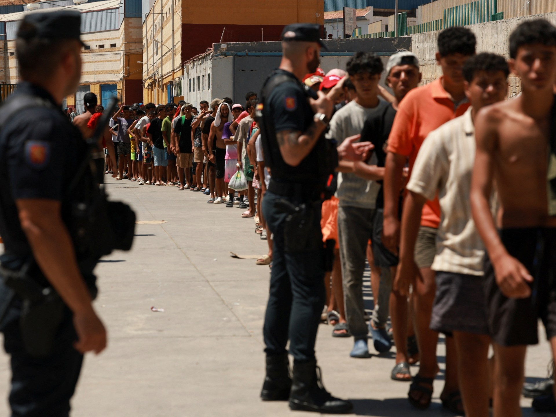 Crise Migratória Exacerba Tensões Diplomáticas: Itália Desafia Espanha e Expõe Fraturas na UE