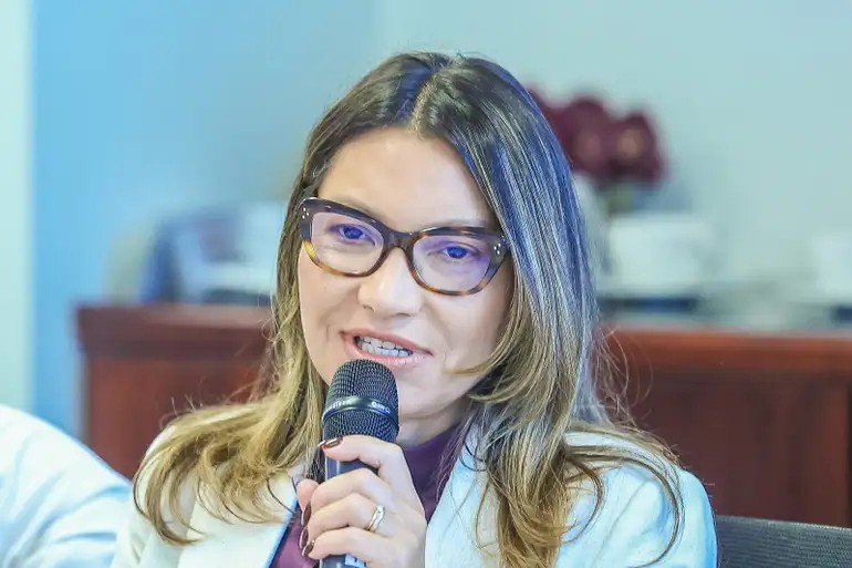 Primeira-dama Janja revela assédios e debate feminicídio em meio a recorde de casos