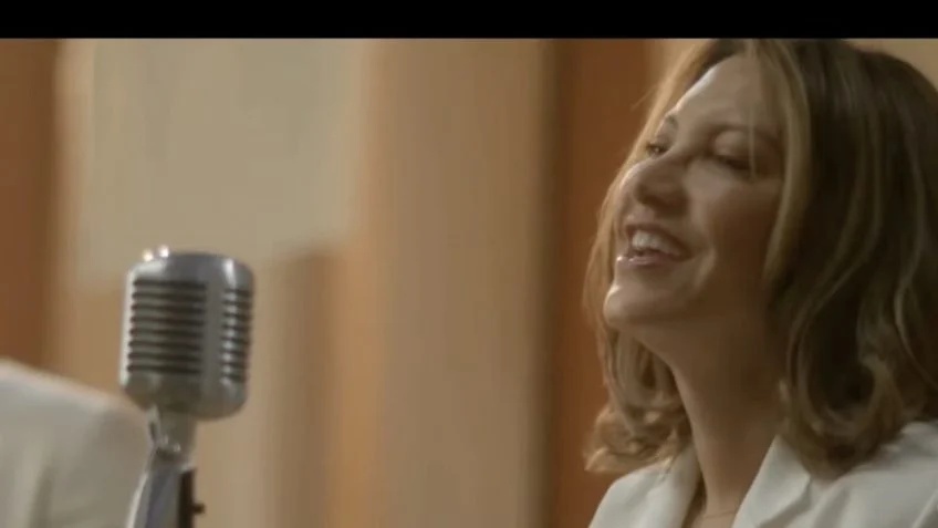 Janja Canta em Lançamento de Campanha e Sinaliza Novas Tendências na Estratégia Eleitoral
