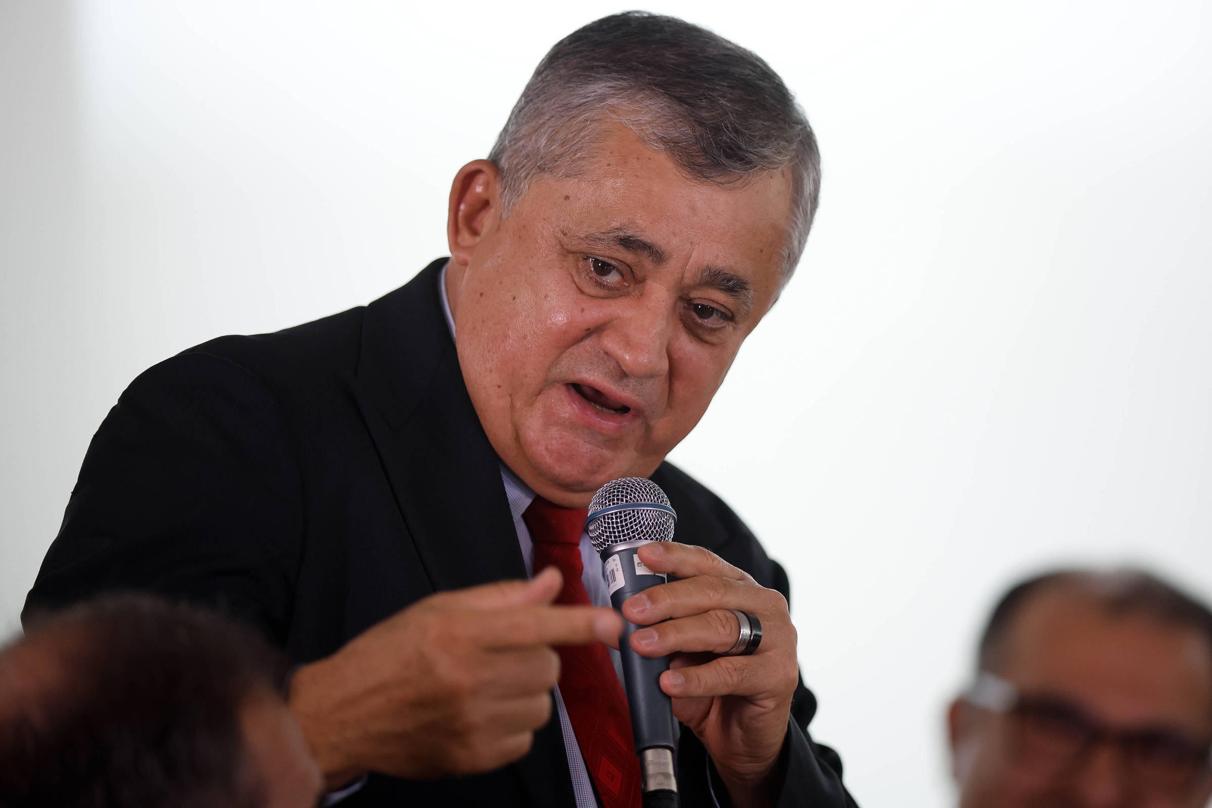 José Guimarães Assume Relações Institucionais: A Nova Estratégia de Lula para o Equilíbrio Político e a Governança