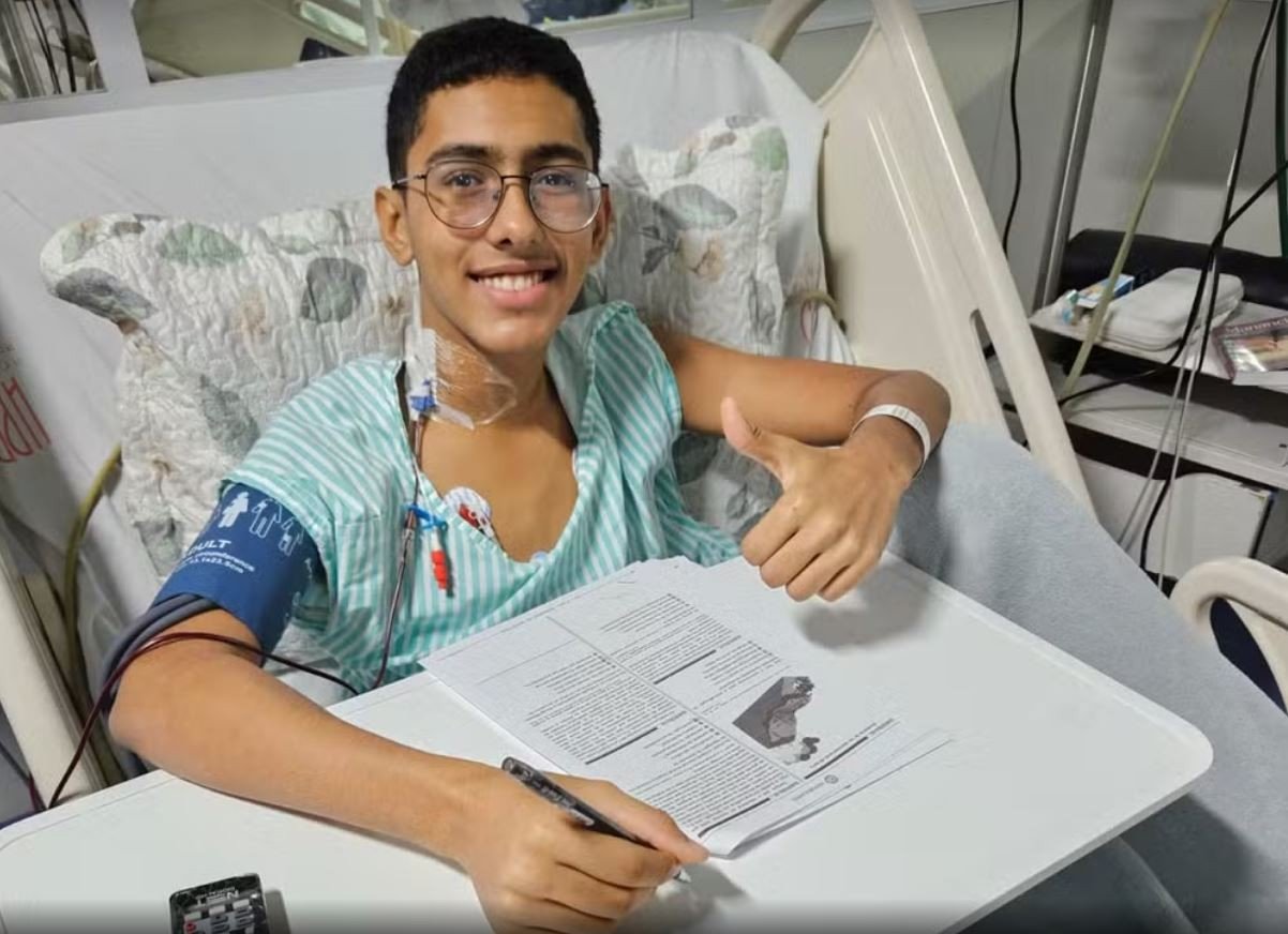 Jovem com Doença Rara, Aprovado em Medicina, Usará Experiência de Paciente na Profissão