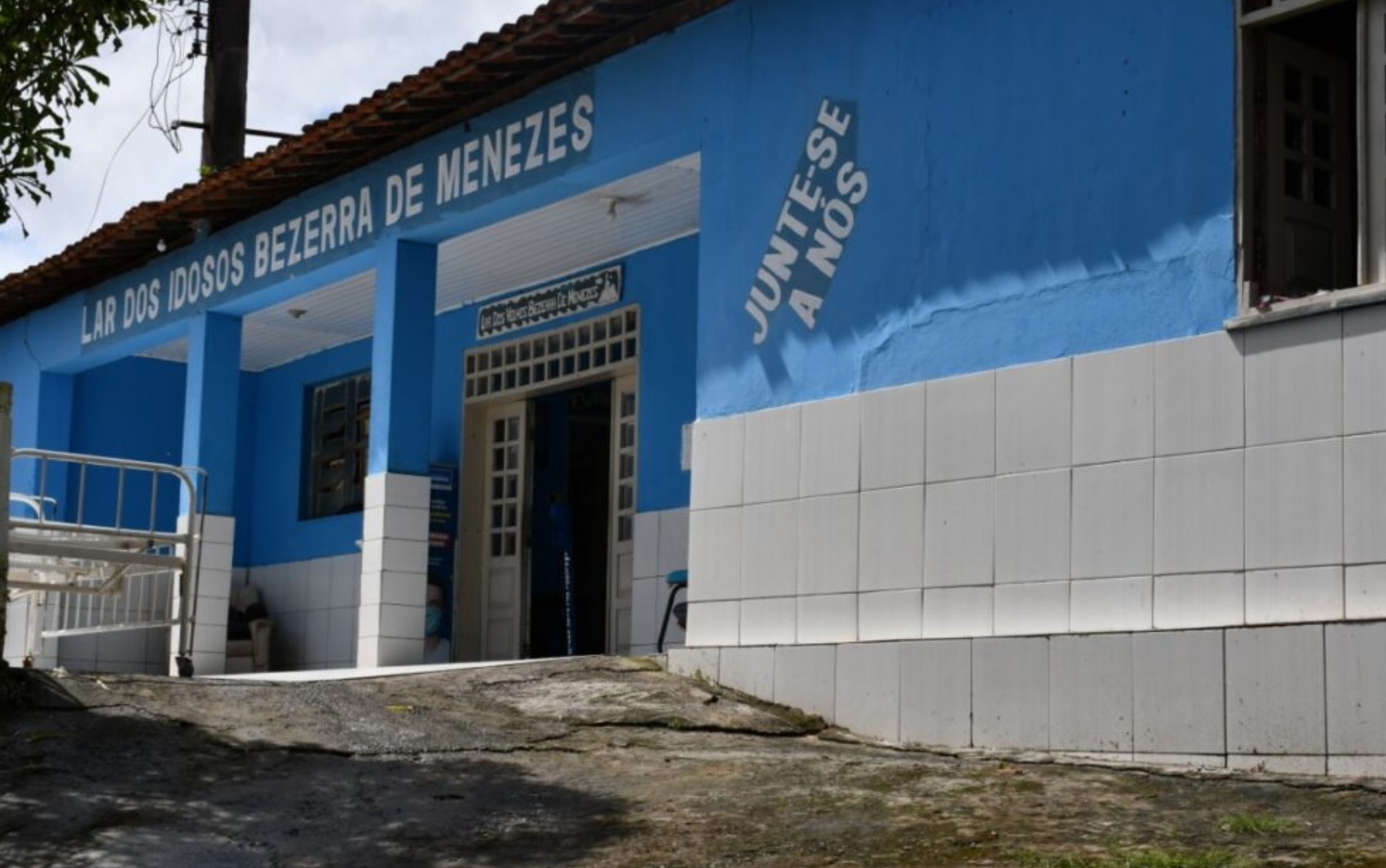 Justiça determina interdição de lar de idosos por risco de desabamento