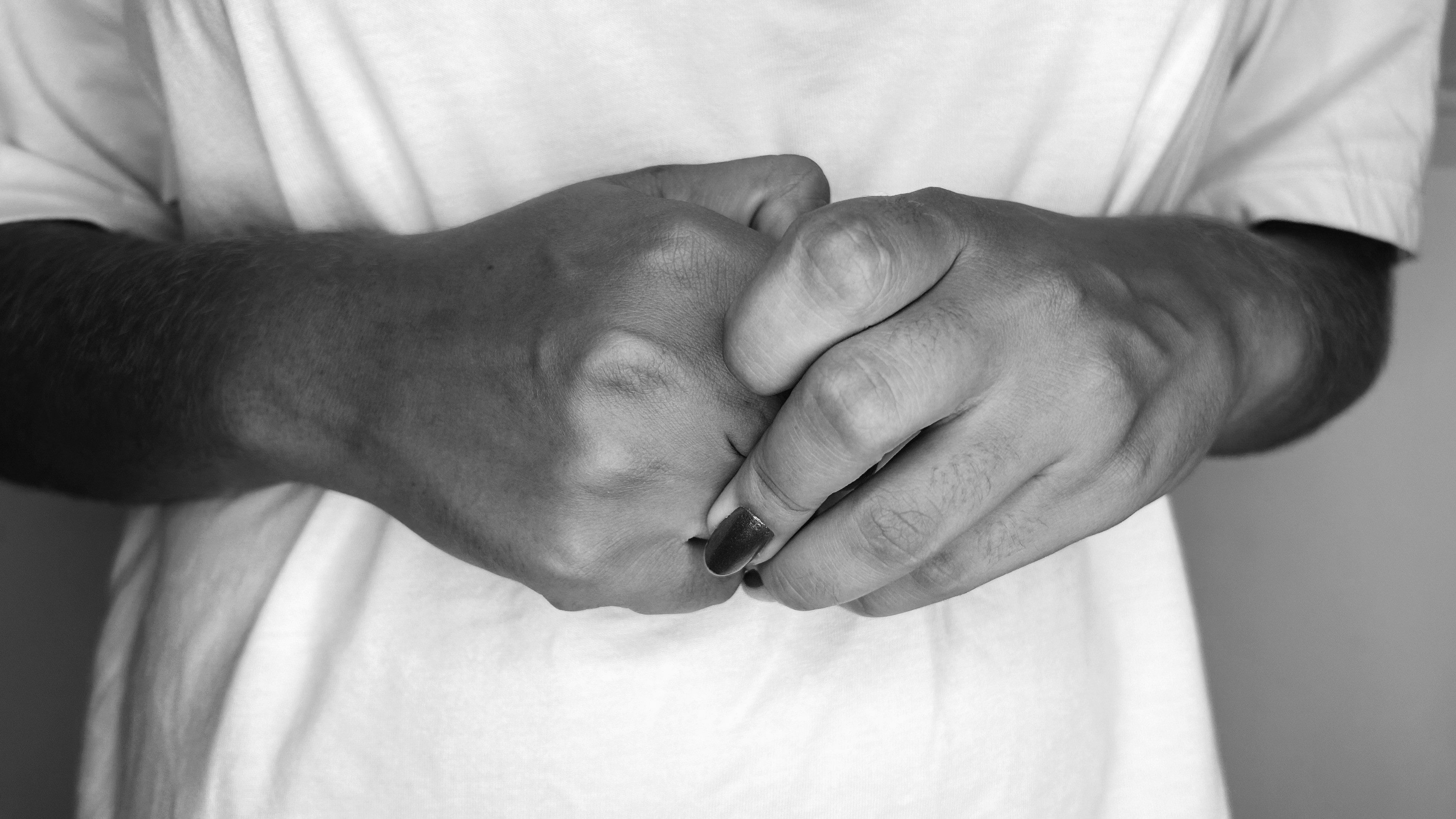 O Paradoxo da Proteção: Medidas Judiciais Contra a Violência de Gênero Atingem Patamar Histórico em Meio ao Aumento de Feminicídios