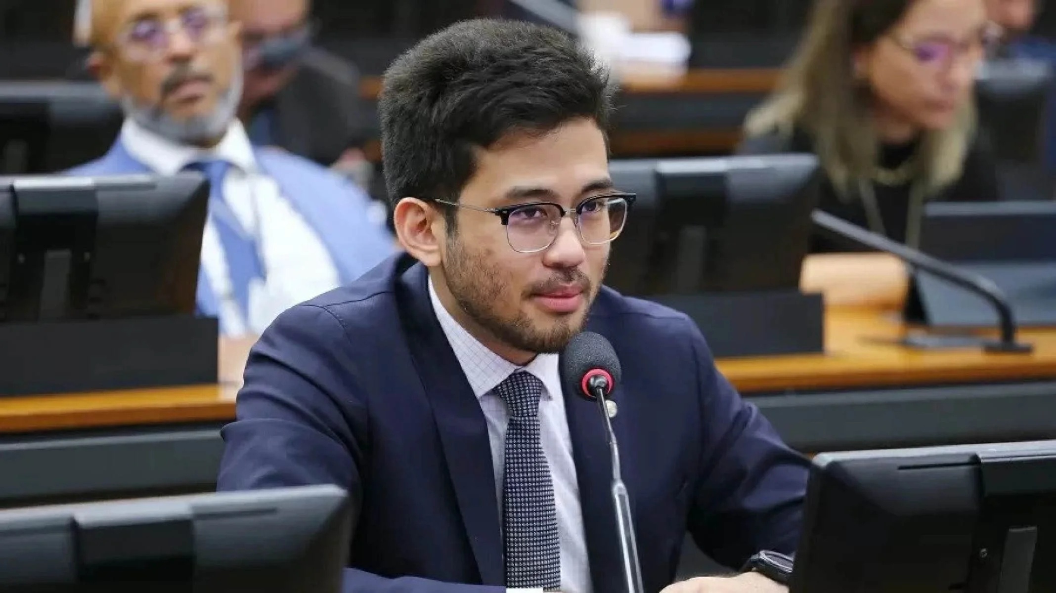 A PEC 6x1 e o Futuro do Trabalho no Brasil: Uma Análise Crítica da Jornada