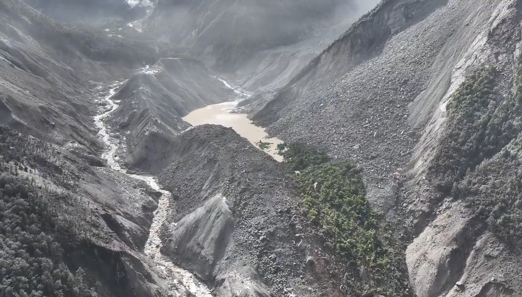 Himalaia em Ponto Crítico: O Lago Barreira do Nepal e a Ameaça Climática Global