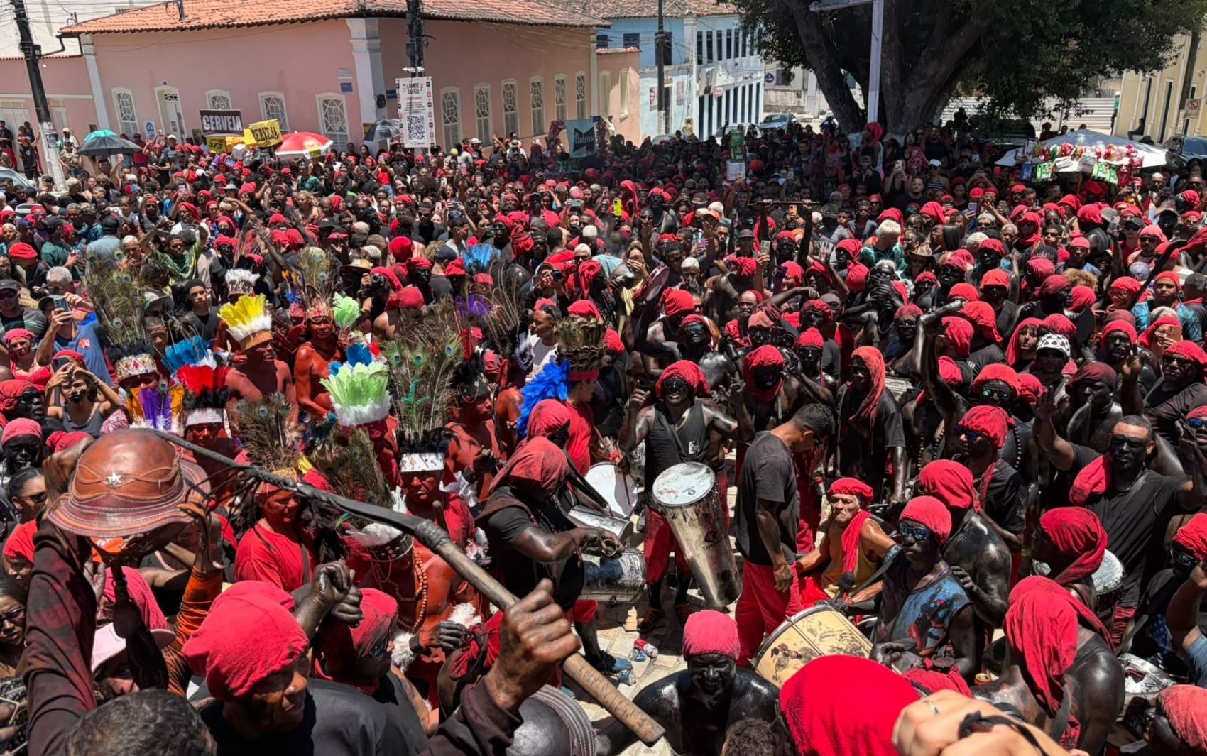 Laranjeiras Mantém tradição com festa dos lambe-sujos e Caboclinhos