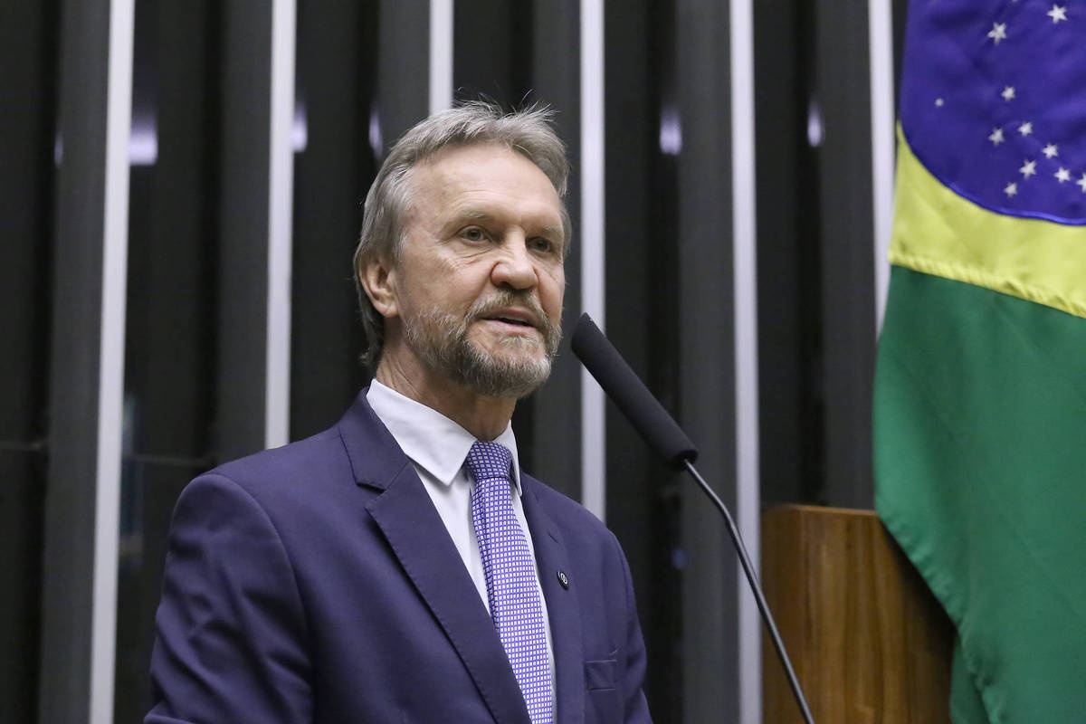 O Dilema da "Taxa das Blusinhas": Governo Lula Reavalia Imposto e seu Impacto no Consumo e na Vida do Brasileiro