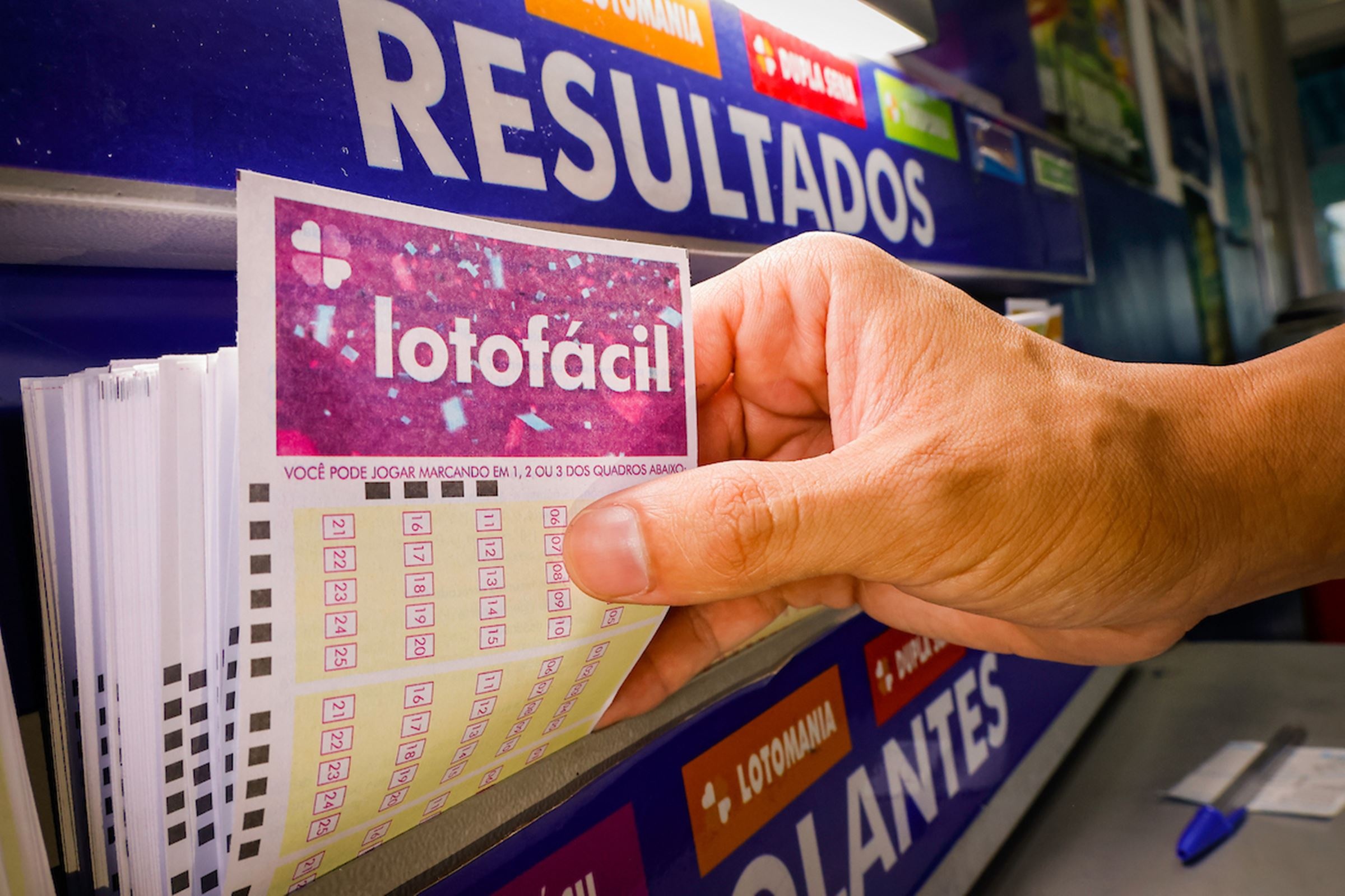 Lotofácil e a Complexa Sedução da Fortuna Instantânea: Uma Análise Socioeconômica