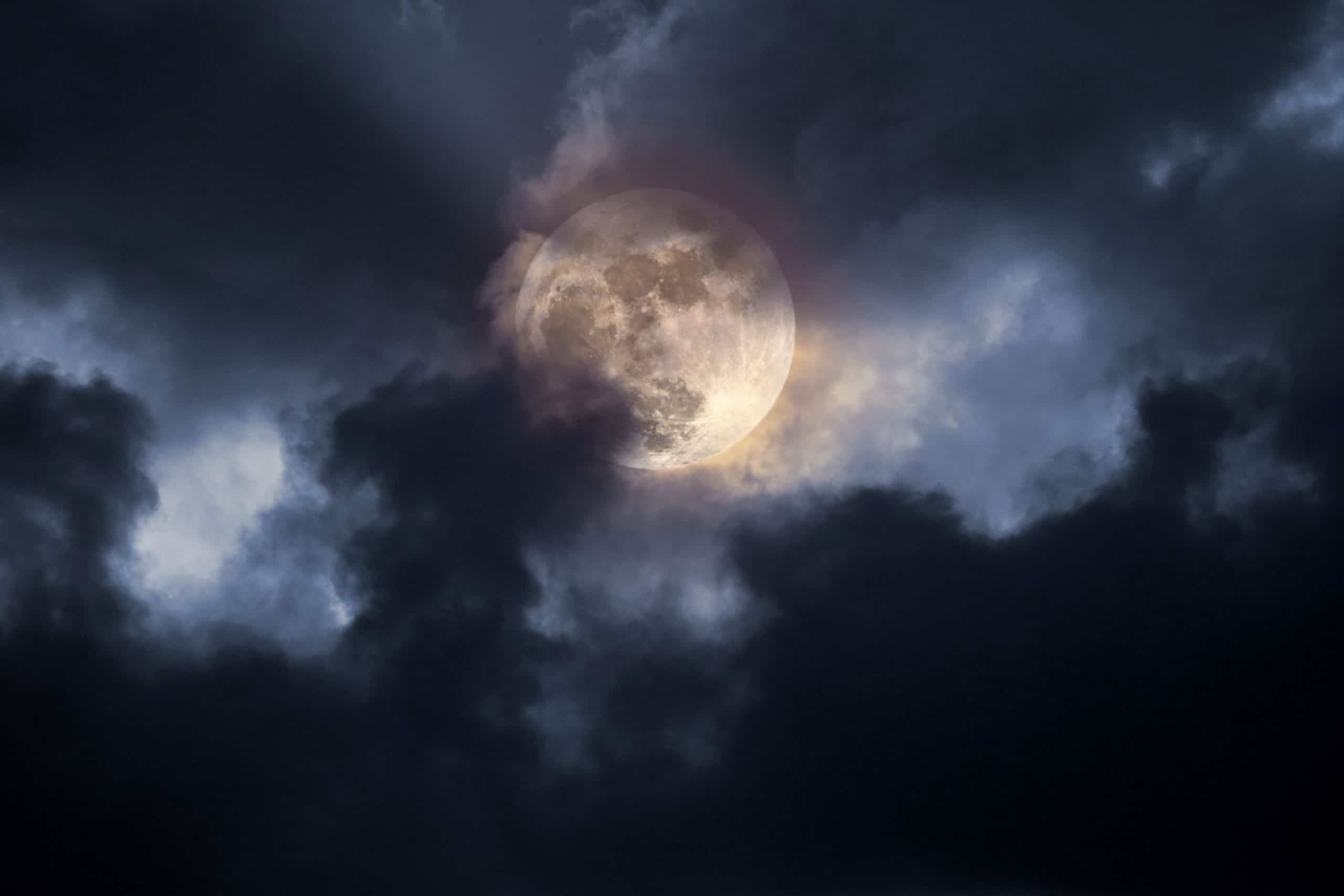 A Lua Cheia e a Sincronia Cósmica da Tecnologia: Por Que os Ciculos Lunares Moldam Nosso Futuro Digital