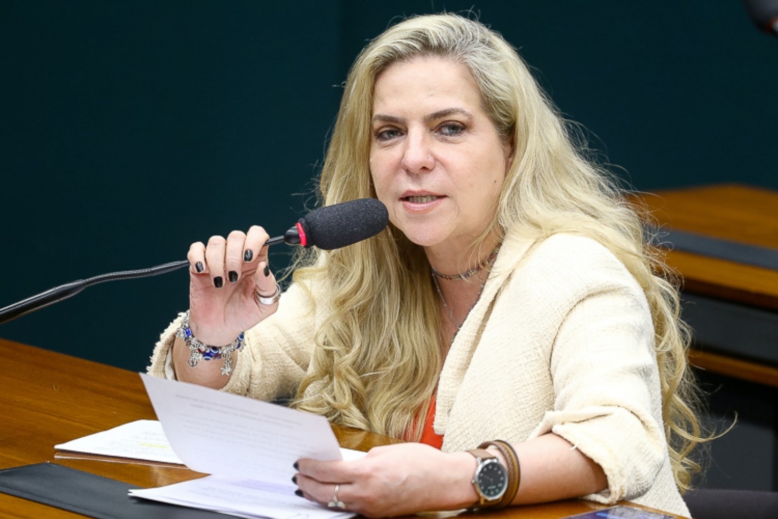 A Saída de Luizianne Lins do PT e a Reconfiguração Tectônica da Política Cearense