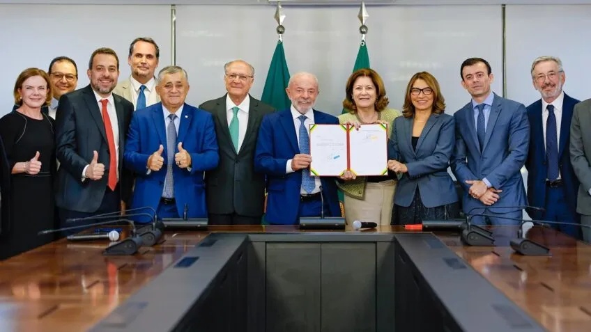 Fim da Taxa das Blusinhas: As Duas Faces do Alívio para o Consumidor e o Desafio ao Varejo Nacional