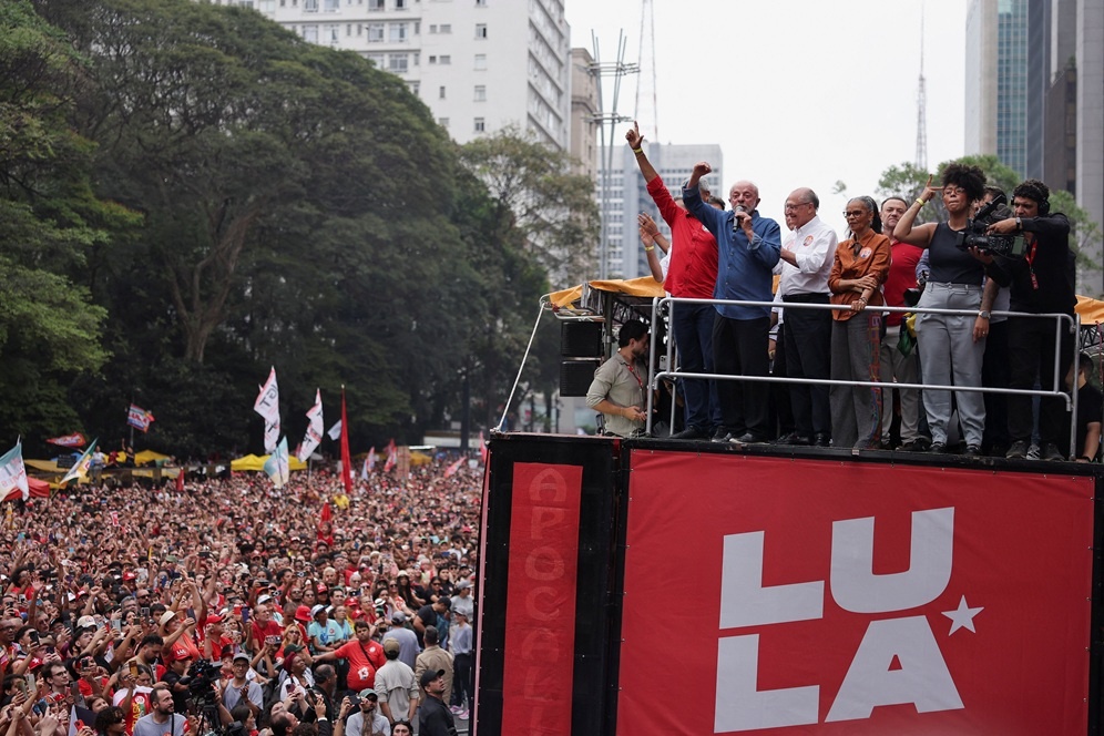 Lula destaca jovens e promete revolução tecnológica em ato na Paulista