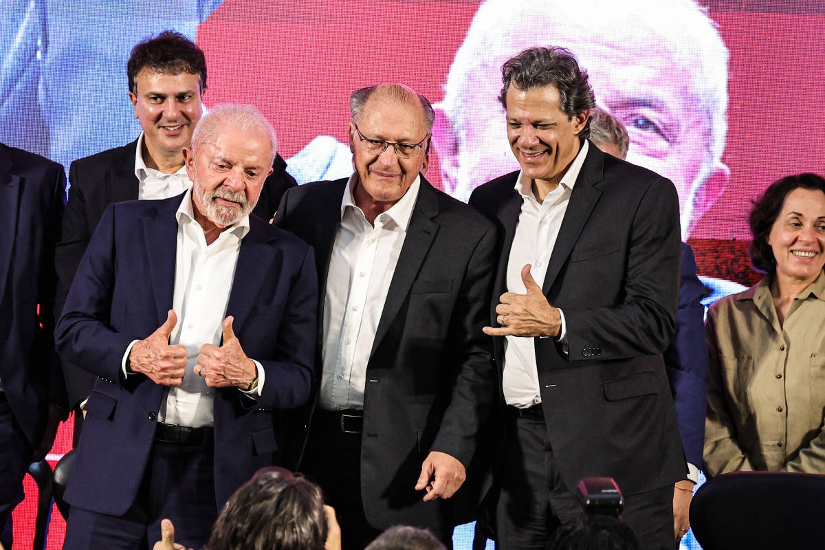 Lula Desenha o Xadrez de 2026: Vice, Senado e a Sombra do Escândalo Financeiro