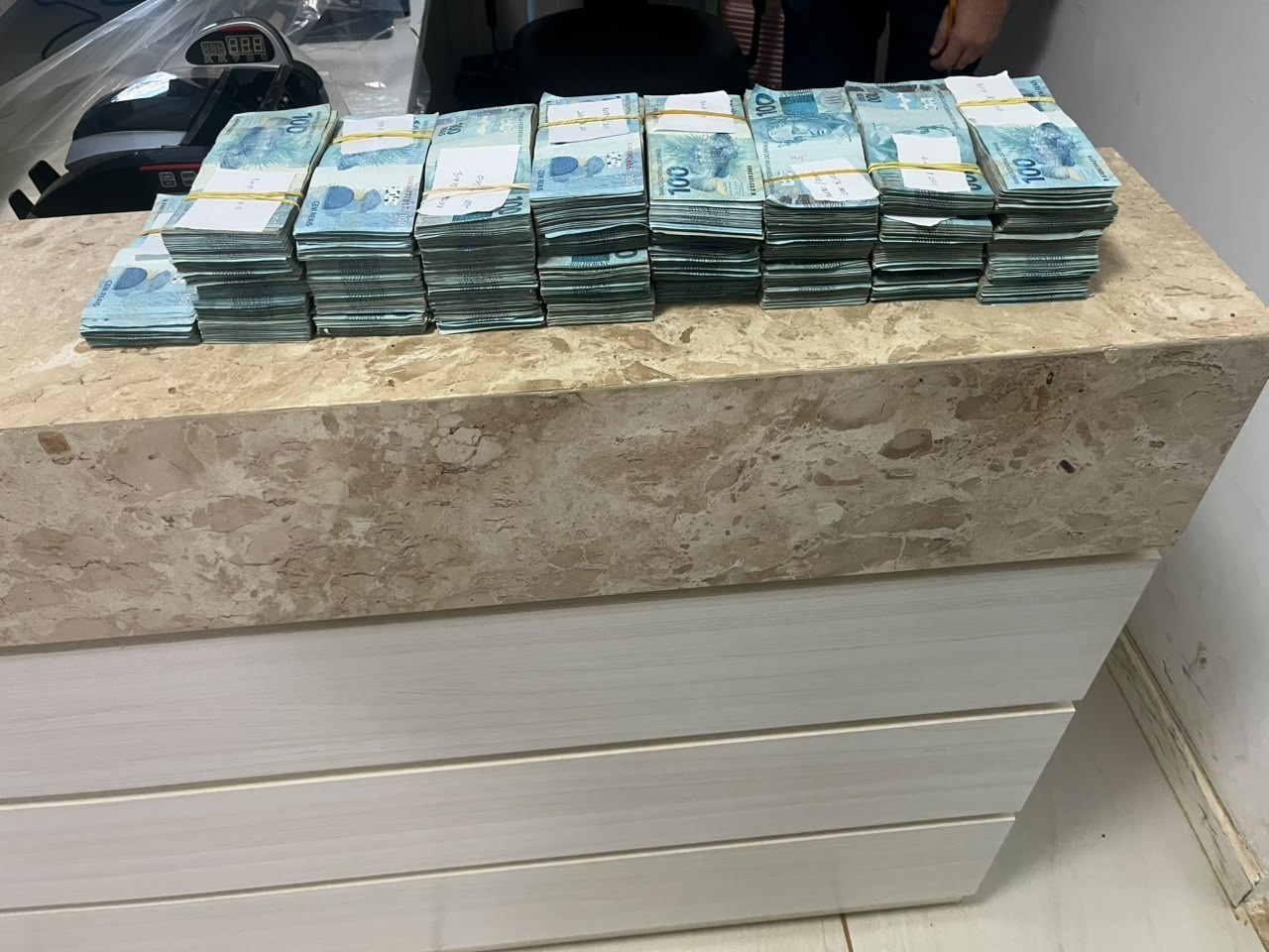 Apreensão milionária em Tanhaçu: Um alerta sobre a circulação de capital ilícito na Bahia