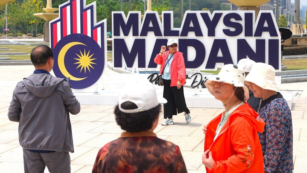 Malásia Desafia Turbulência Global com Previsão de Crescimento Otimista: A Nova Dinâmica da Resiliência Econômica