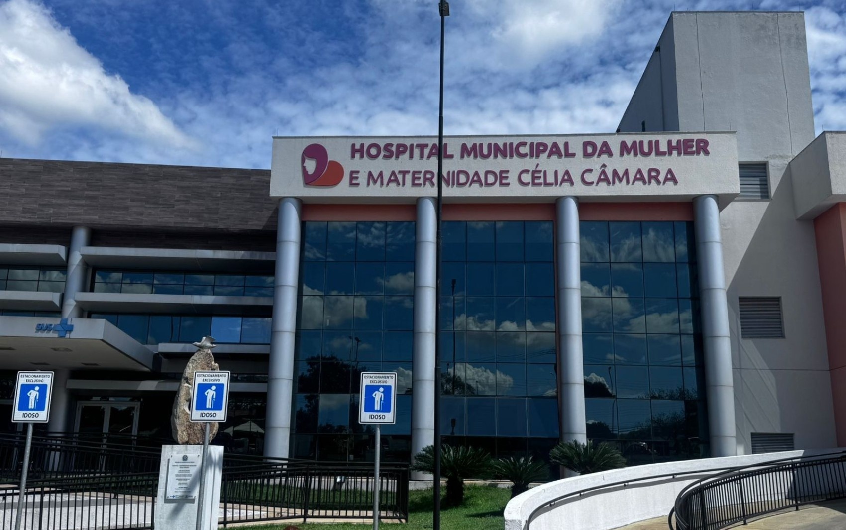 Vacâncias na Maternidade Célia Câmara: Uma Radiografia do Emprego e Saúde em Goiânia