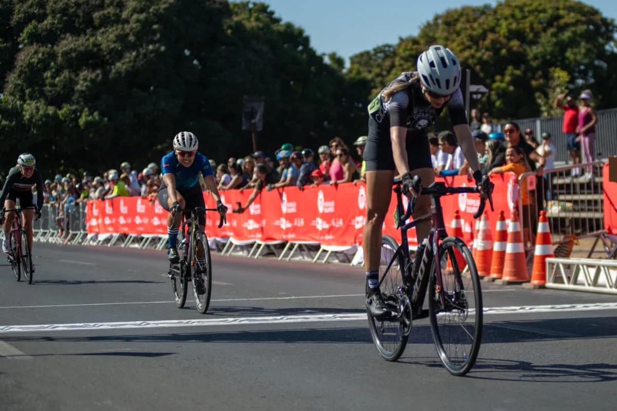 O Legado Além do Pódio: O Ciclismo Endurance e o Engajamento Cívico em Brasília