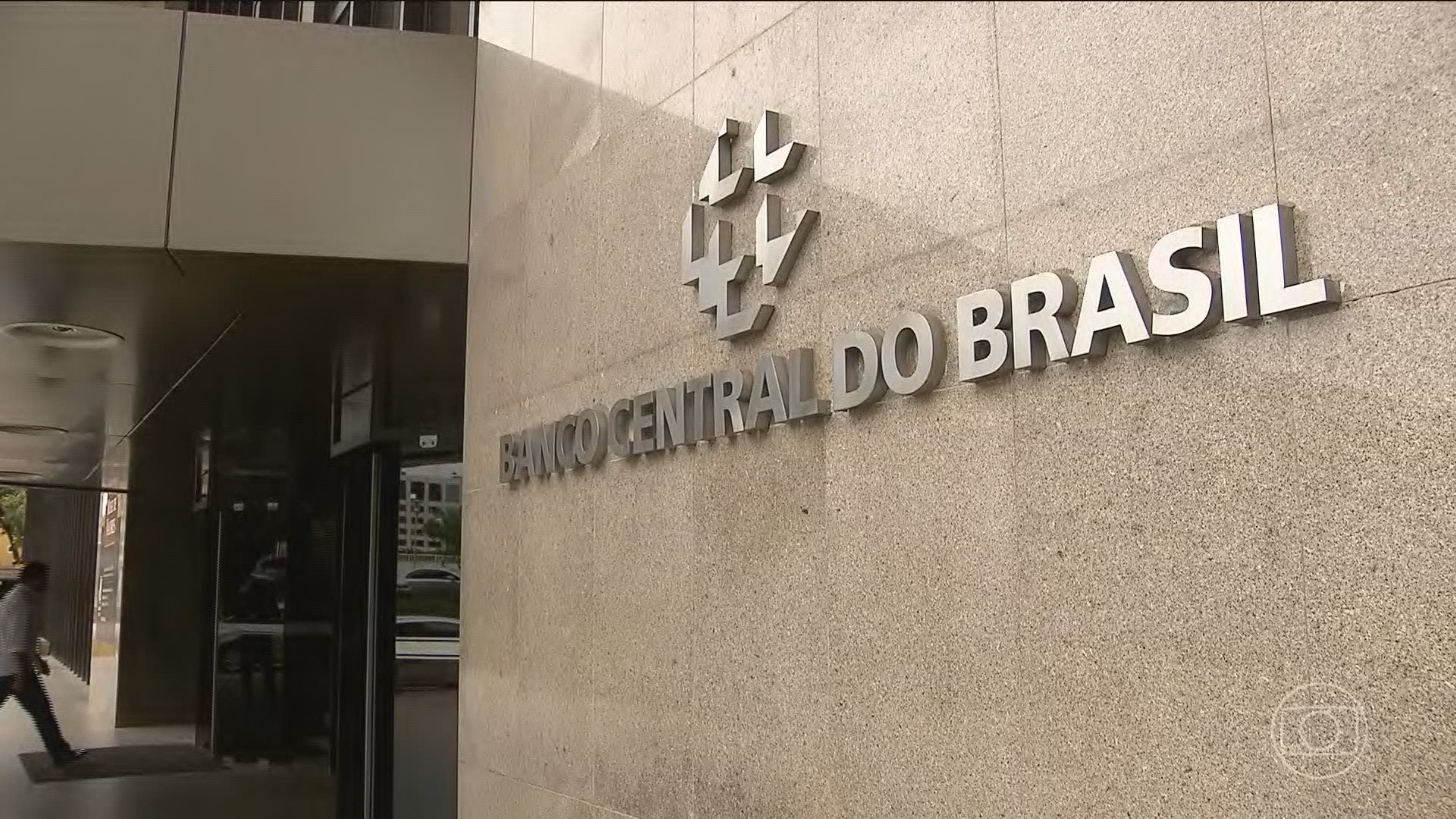 Ministério da Fazenda associa juros altos a desaceleração do PIB em 2025 e projeta crescimento de 2,3% para 2026