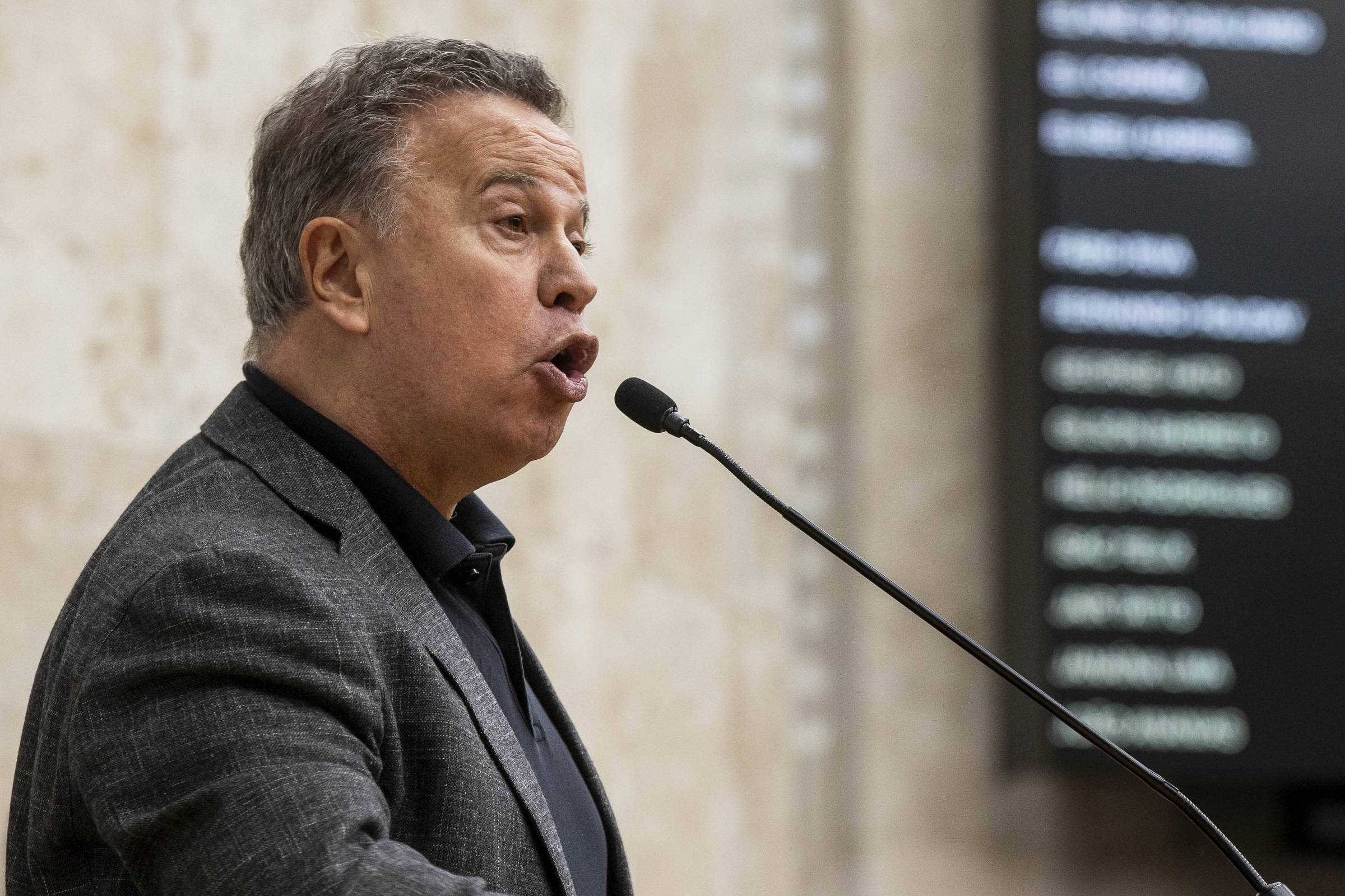 Liberdade de Crítica vs. Honra Pública: A Tensão Legal que Modela o Debate sobre Segurança em SP