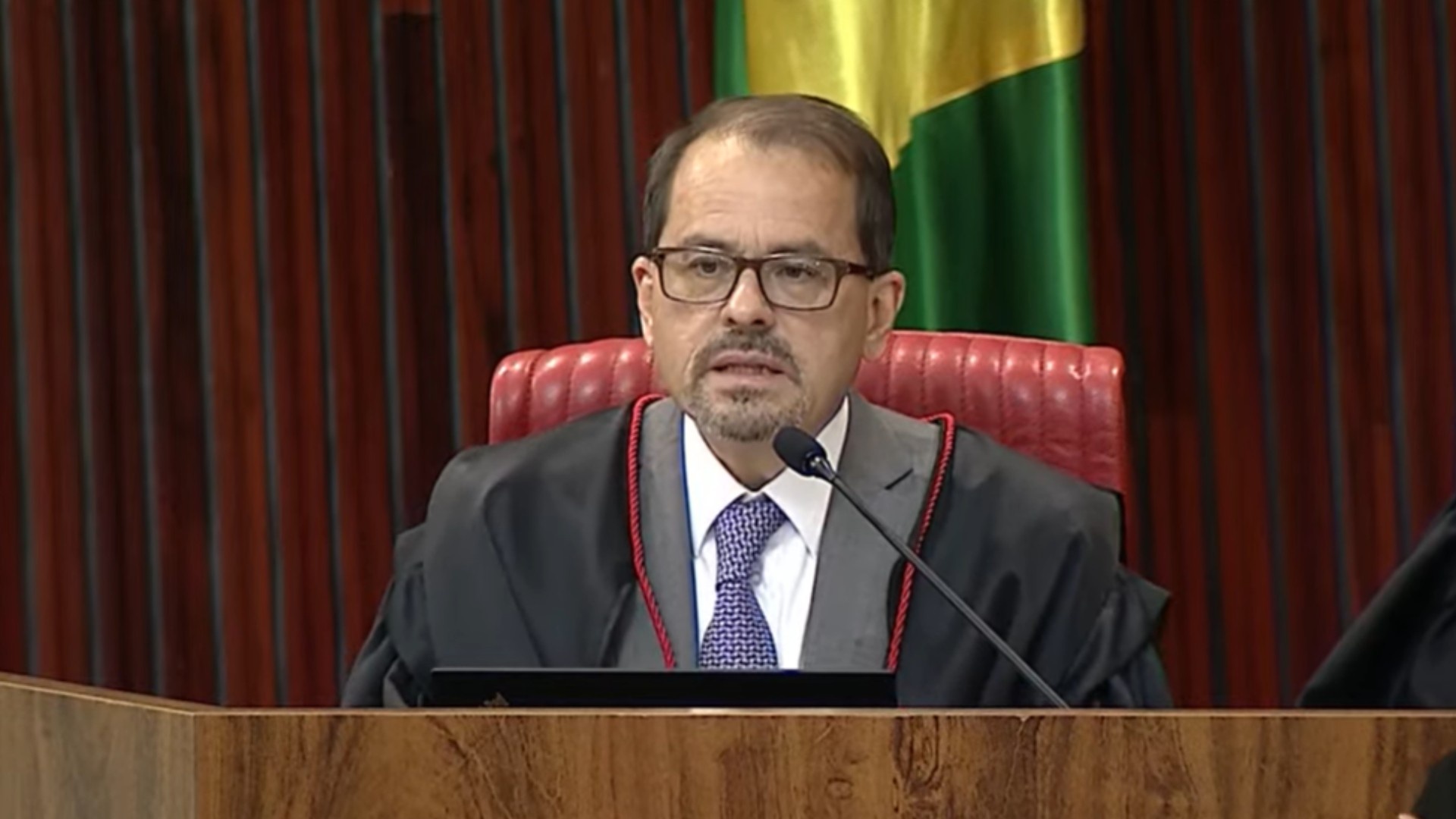 Ministro do TSE impede suspensão do canal de WhatsApp 'Exército do Lula'