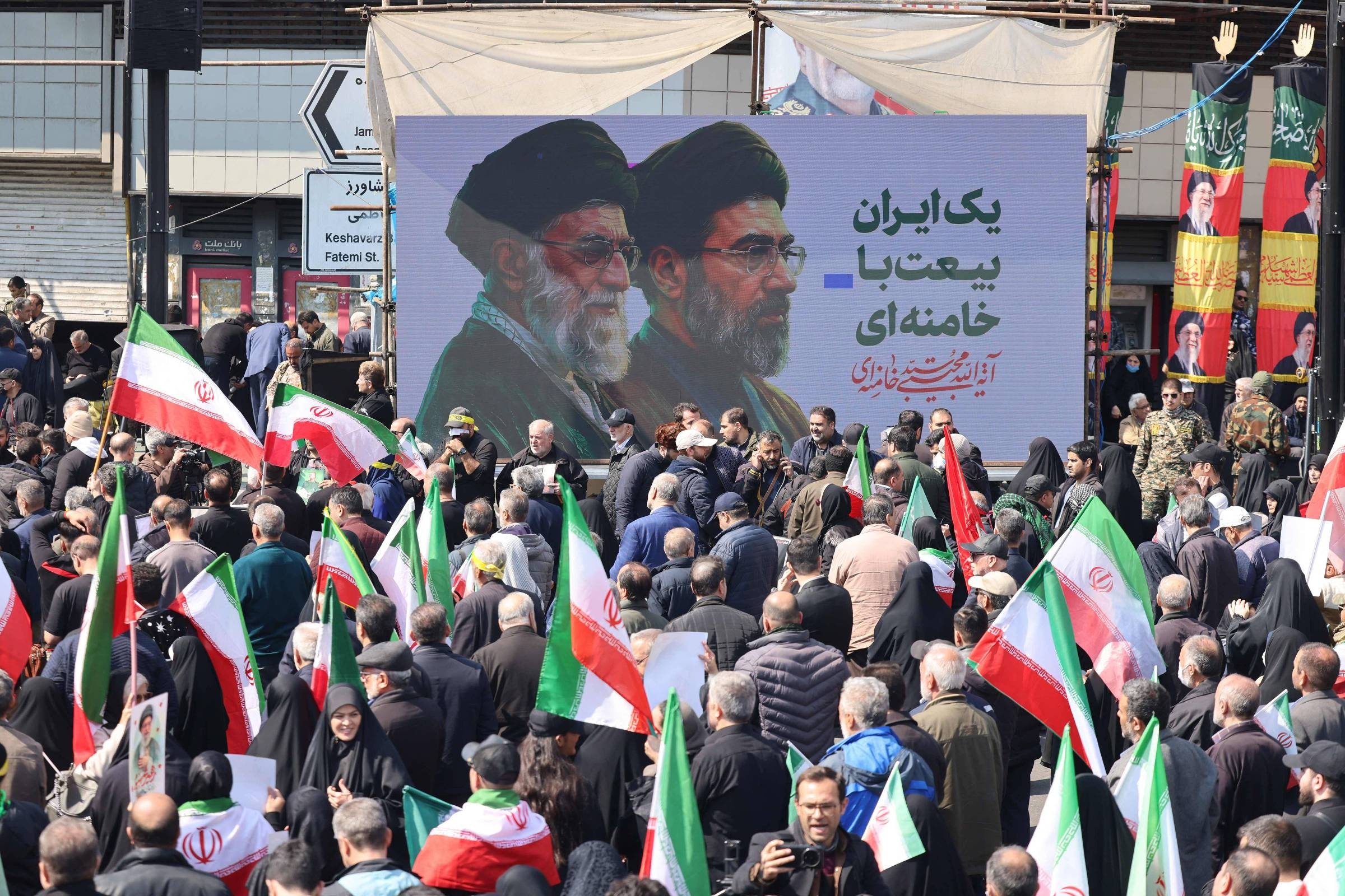 Irã: Análise da Mensagem Contraditória de Mojtaba Khamenei e o Futuro da Geopolítica Regional