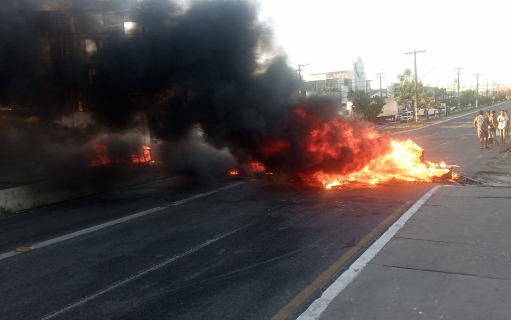 Regularização Fundiária em Aracaju: O Embate entre Direito Social e Rigor Legal na Comunidade do Pantanal