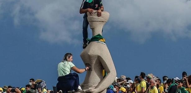 Moraes autoriza Débora do Batom a cumprir prisão em regime semiaberto