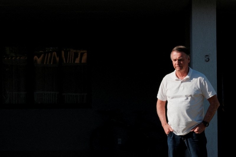 Encruzilhada Jurídica no DF: Caso da Arma de Bolsonaro Evidencia Tensão entre Órgãos e Impacto em Precedentes