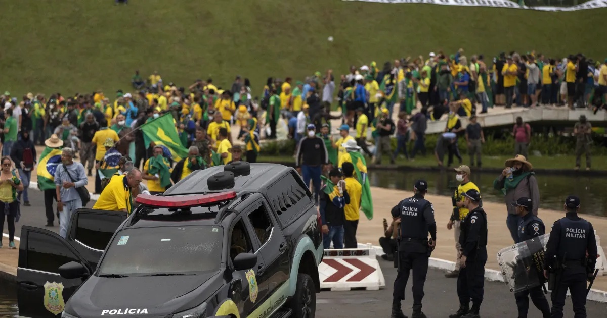 Suspensão da Lei da Dosimetria: O Embate Jurídico que Redefine o Pós-8 de Janeiro