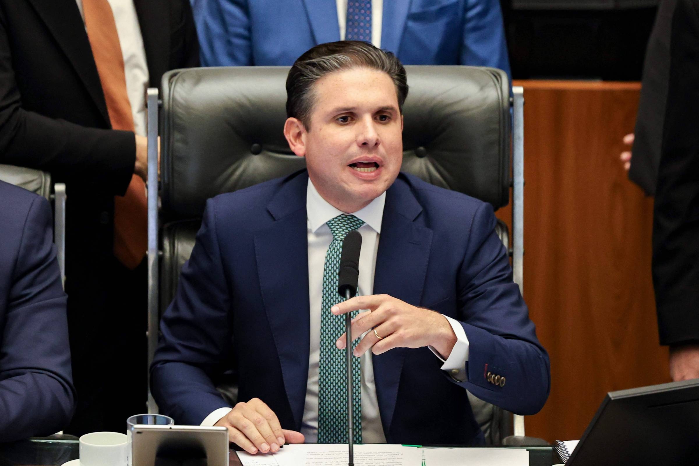 Trabalho por Aplicativo: Negociações Finais Delineiam o Futuro Econômico e Social no Brasil