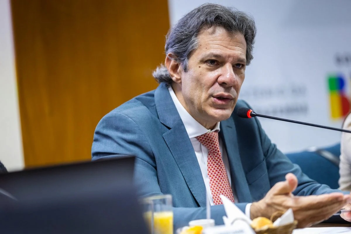 Inquérito do MPF sobre Abordagem Policial a Candidato Revela Tensão nas Tendências Democráticas
