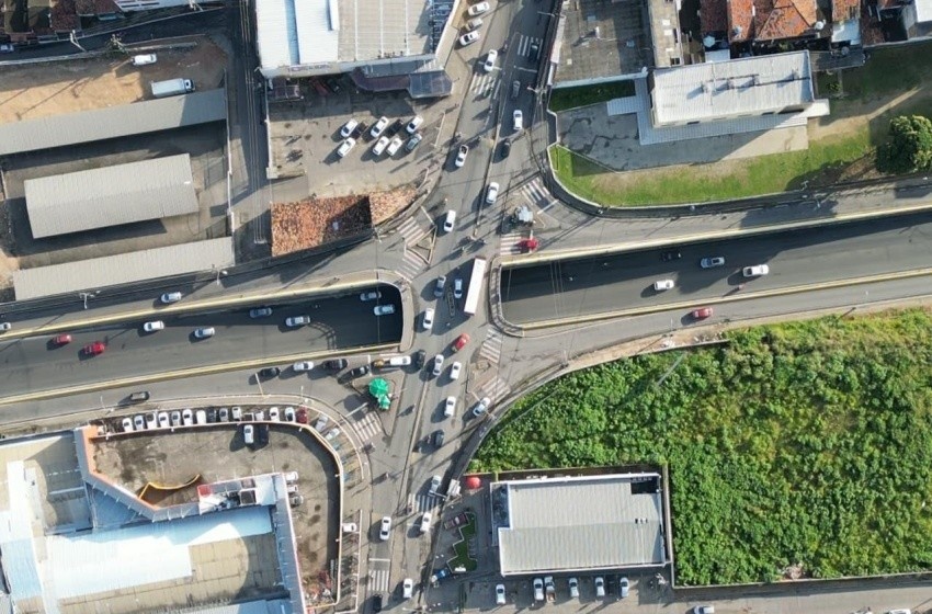 Maceió Adota ‘Diamante Invertido’ no Jacintinho: Decifrando o Impacto na Mobilidade Urbana