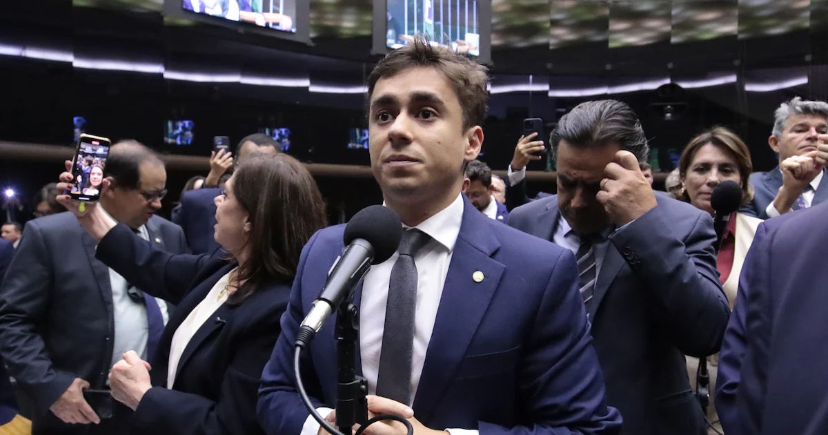 Rachaduras na Base: A Disputa entre Nikolas Ferreira e Jair Renan Expõe a Fragmentação da Direita