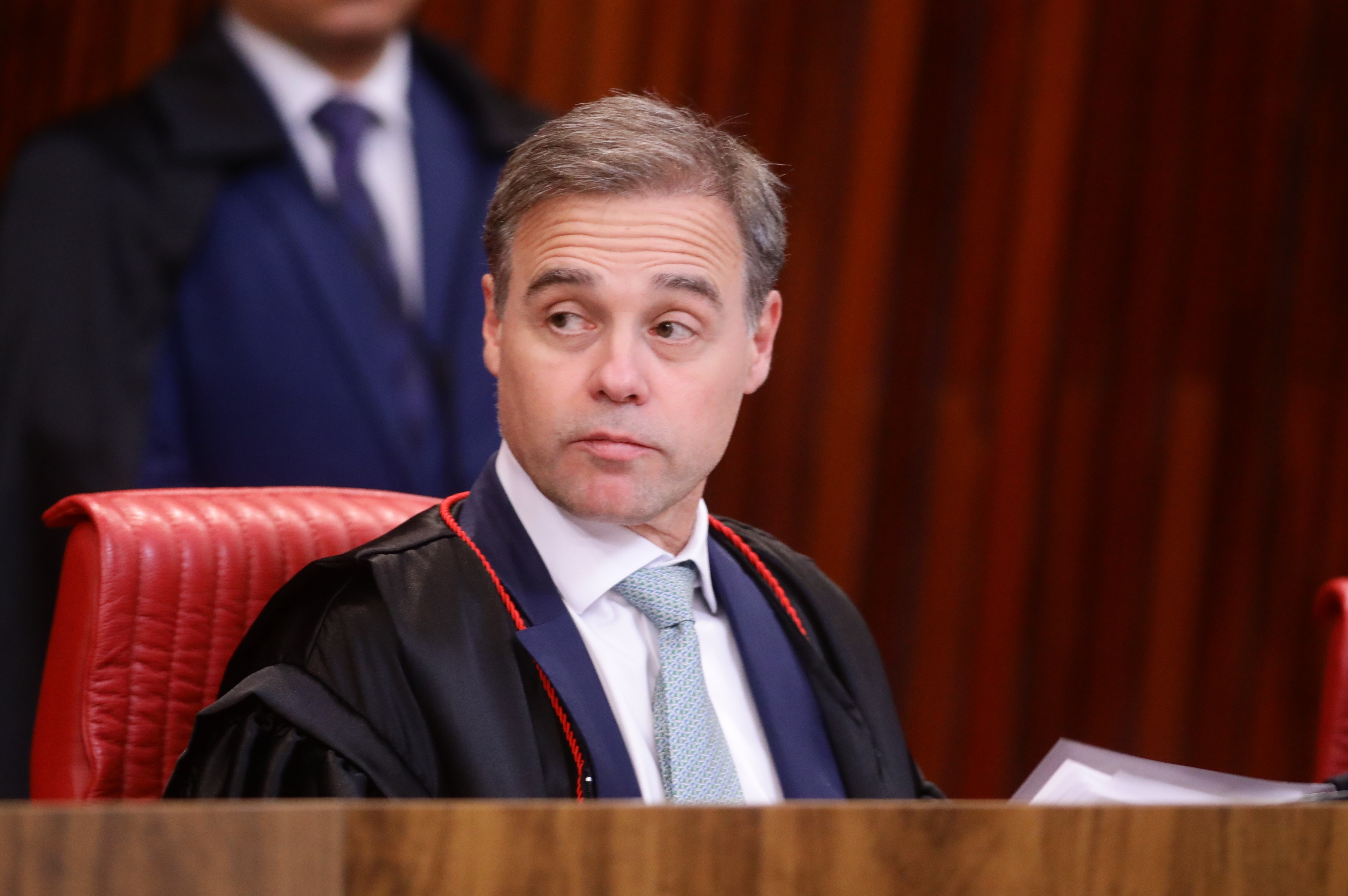 Guerra Explícita no STF: Caso Master Revela Disputa de Poder e os Efeitos para o País