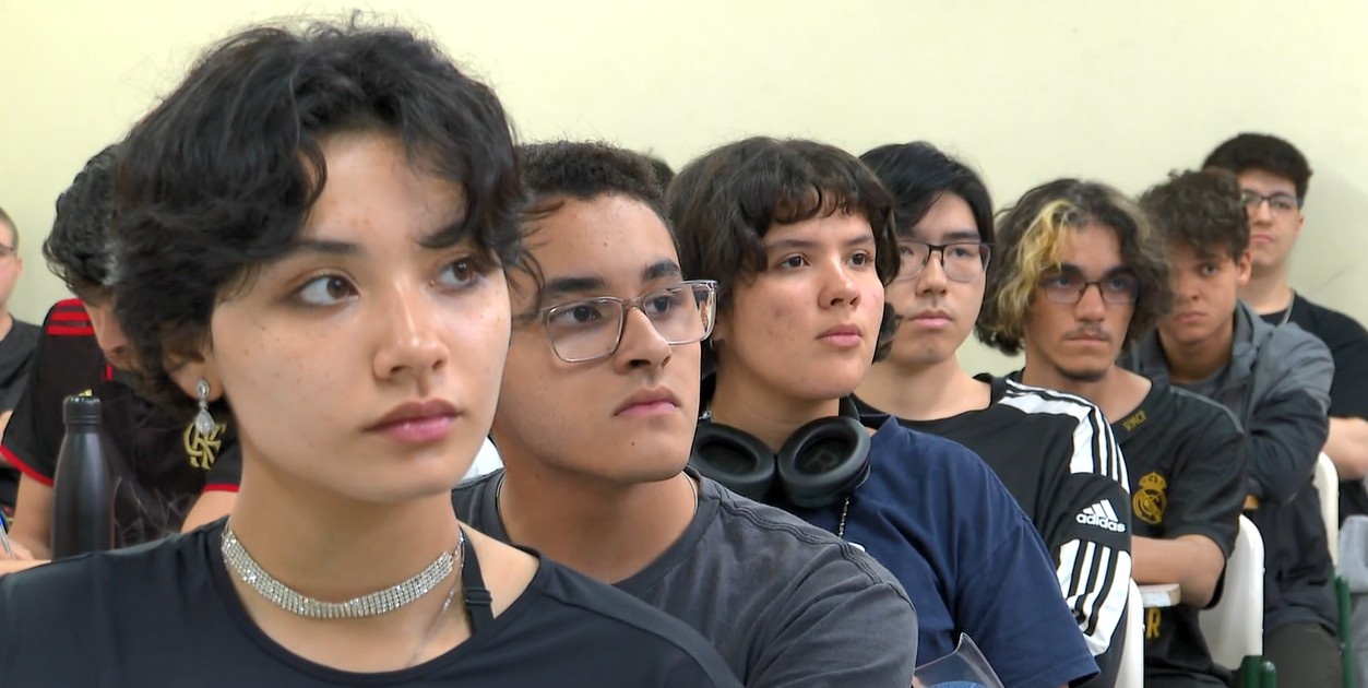 A Retração Feminina na Tecnologia das Etecs de SP: Um Alerta para o Futuro Digital do Estado