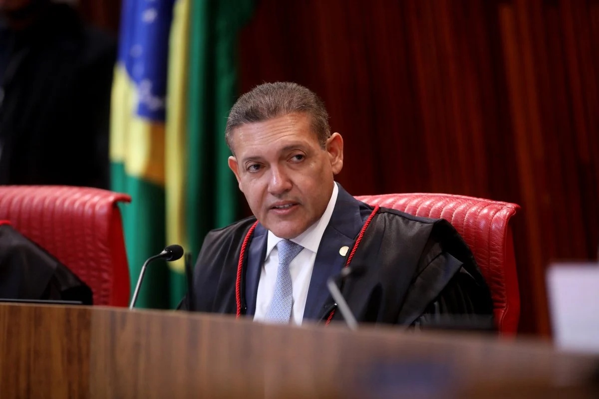 Nunes Marques censura novamente canal de WhatsApp 'Exército do Lula'