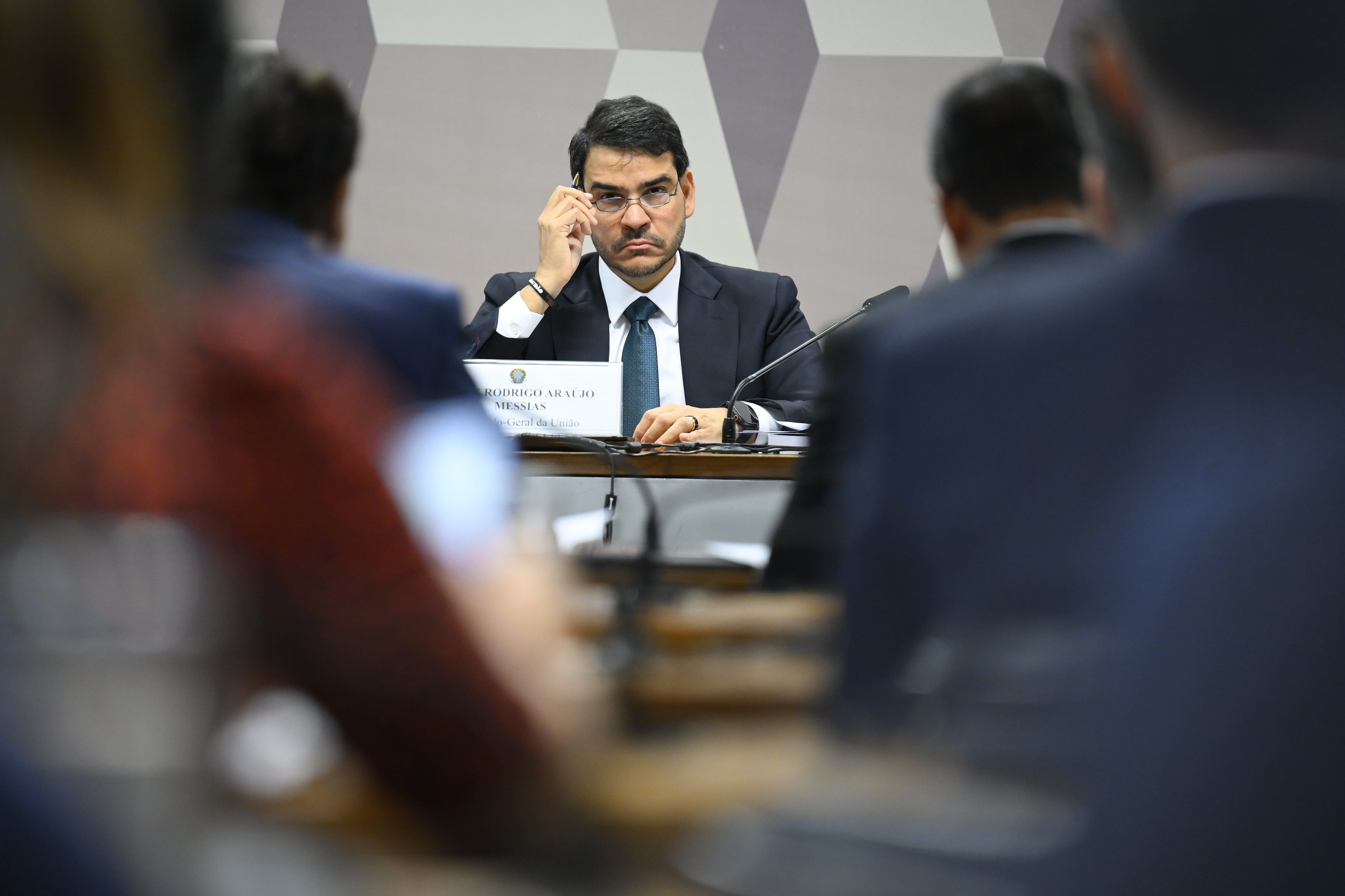 Rejeição de Jorge Messias ao STF Revela Desafios na Articulação Política e Impacto na Governança