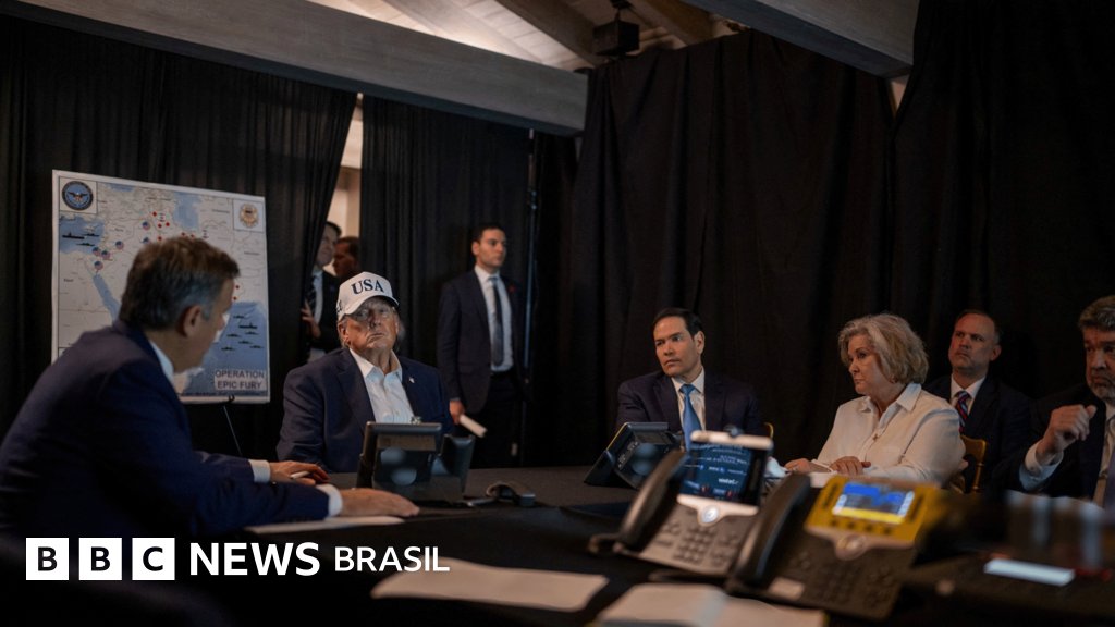 Imagens da Sala de Crise de Trump Revelam Detalhes de Ataque ao Irã