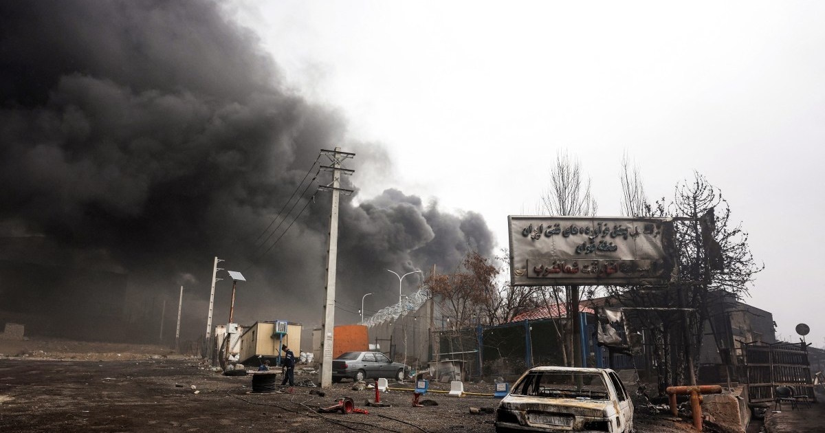 Petróleo Supera US$100: A Escalada Geopolítica que Redefine o Custo Global de Vida