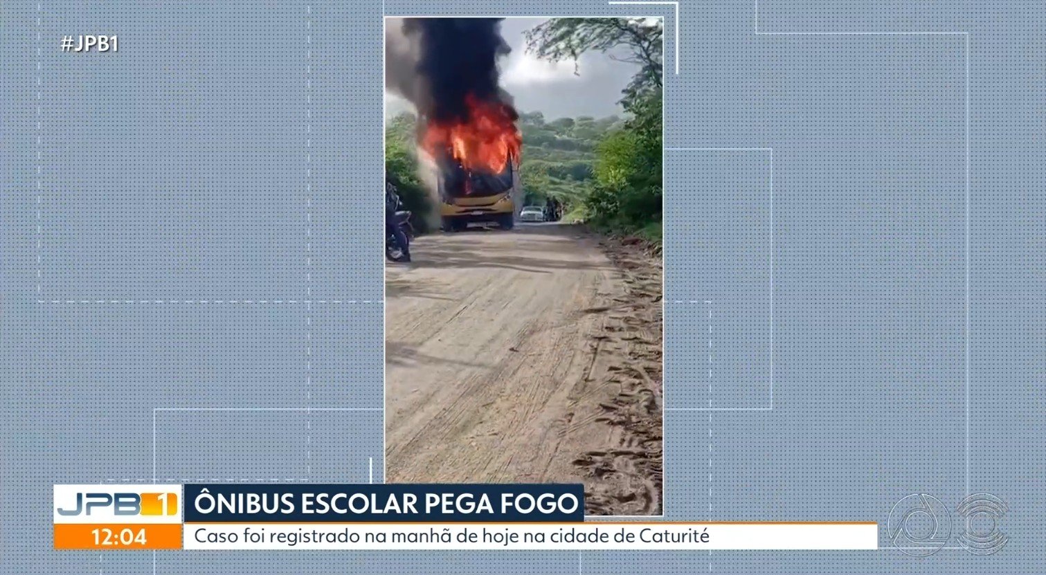 Ônibus escolar pega fogo com 40 estudantes a bordo em Caturité, PB
