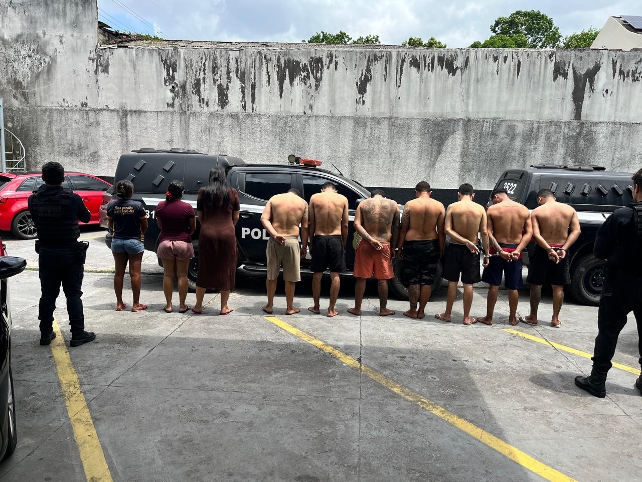 Operação policial contra organização criminosa resulta em morte de suspeitos