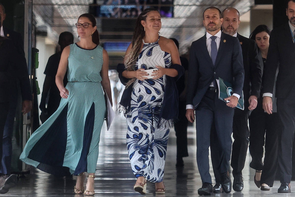 Confronto Velado: Órgãos Ignoram Ordem do Governo e Retêm Delegados da PF