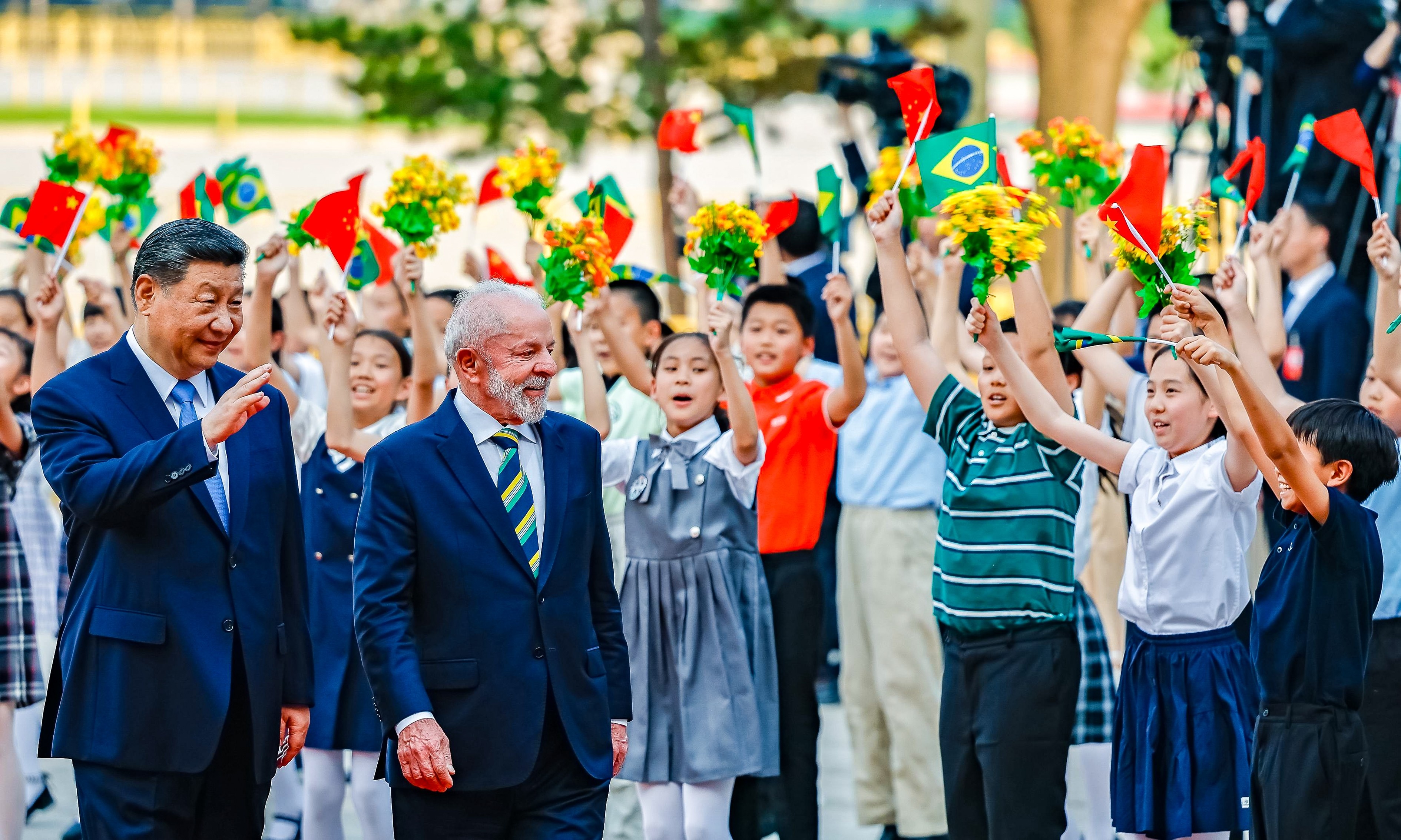 A Encruzilhada da IA Brasileira: Autonomia Digital em Jogo na Disputa EUA-China