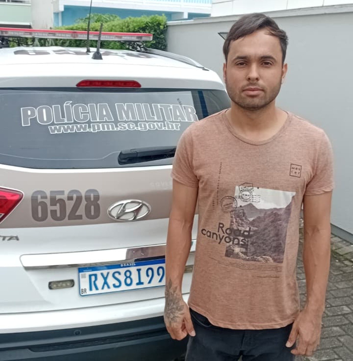 Pai de menino autista é indiciado por matança qualificada e busca avaliação de insanidade