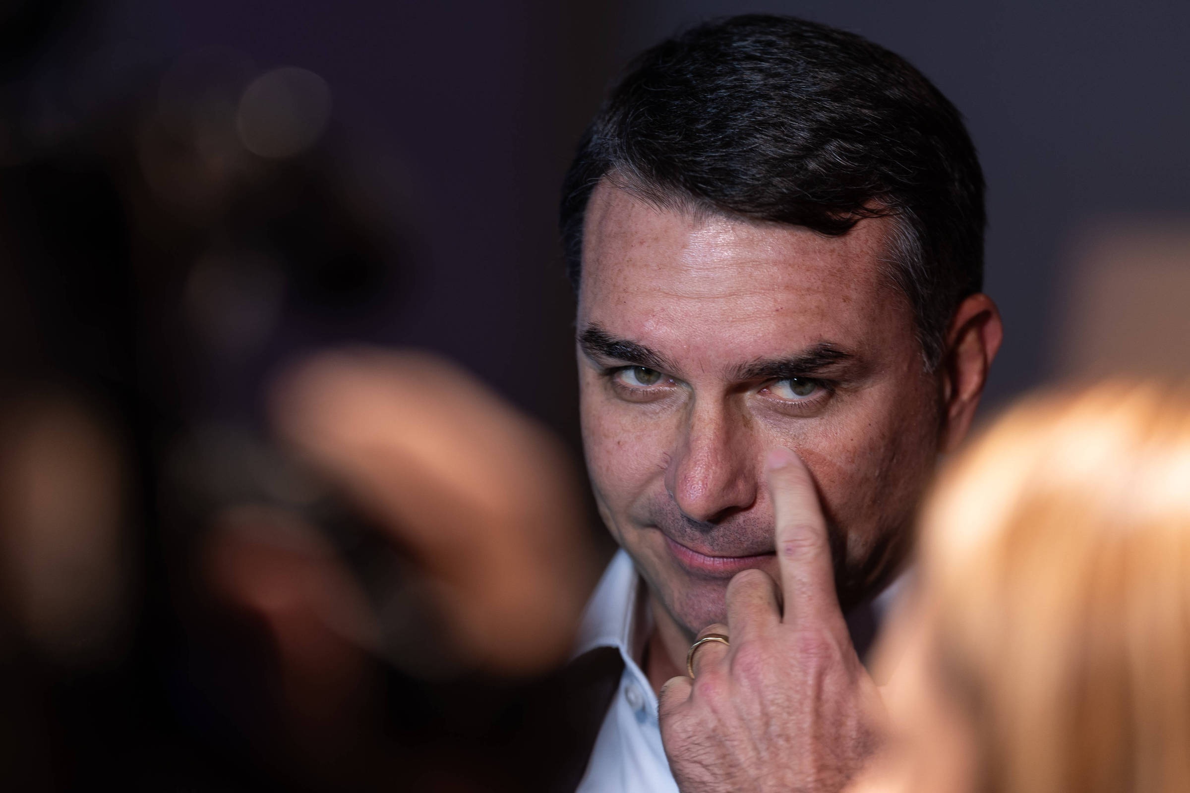 Estratégia Política: Campanha de Flávio Bolsonaro Mira "Lulinha" para Reforçar Discurso Anticorrupção