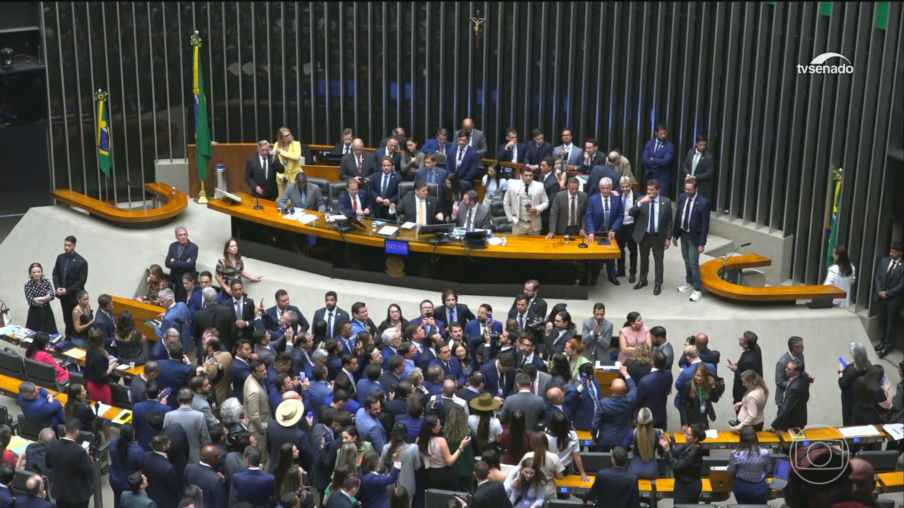Congresso Reverte Veto e Redefine Regras de Repasses Públicos em Ano Eleitoral