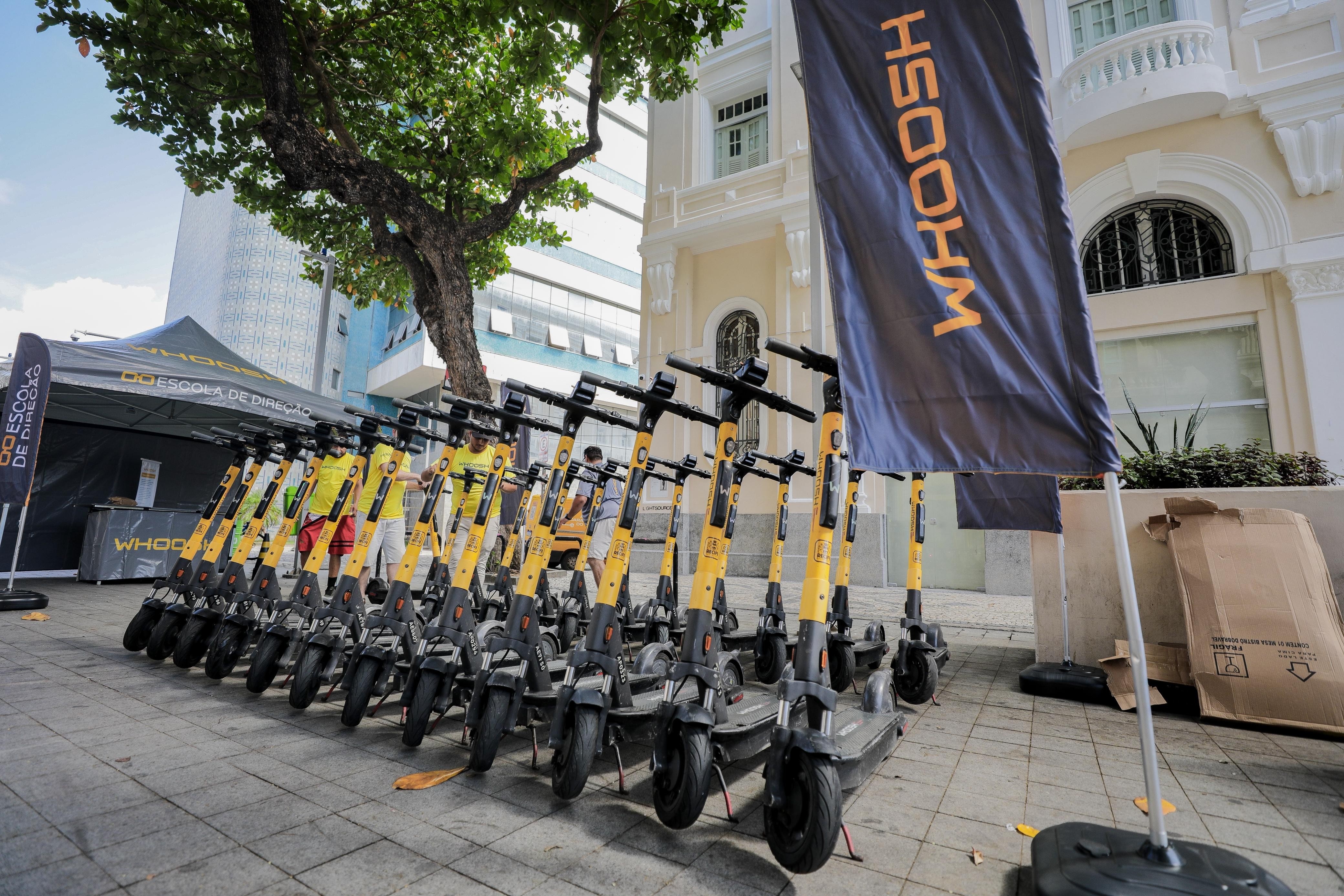 A Micromobilidade Sob Escrutínio: Mais de 100 Bloqueios no Recife Sinalizam Desafios Cruciais para Patinetes Elétricos