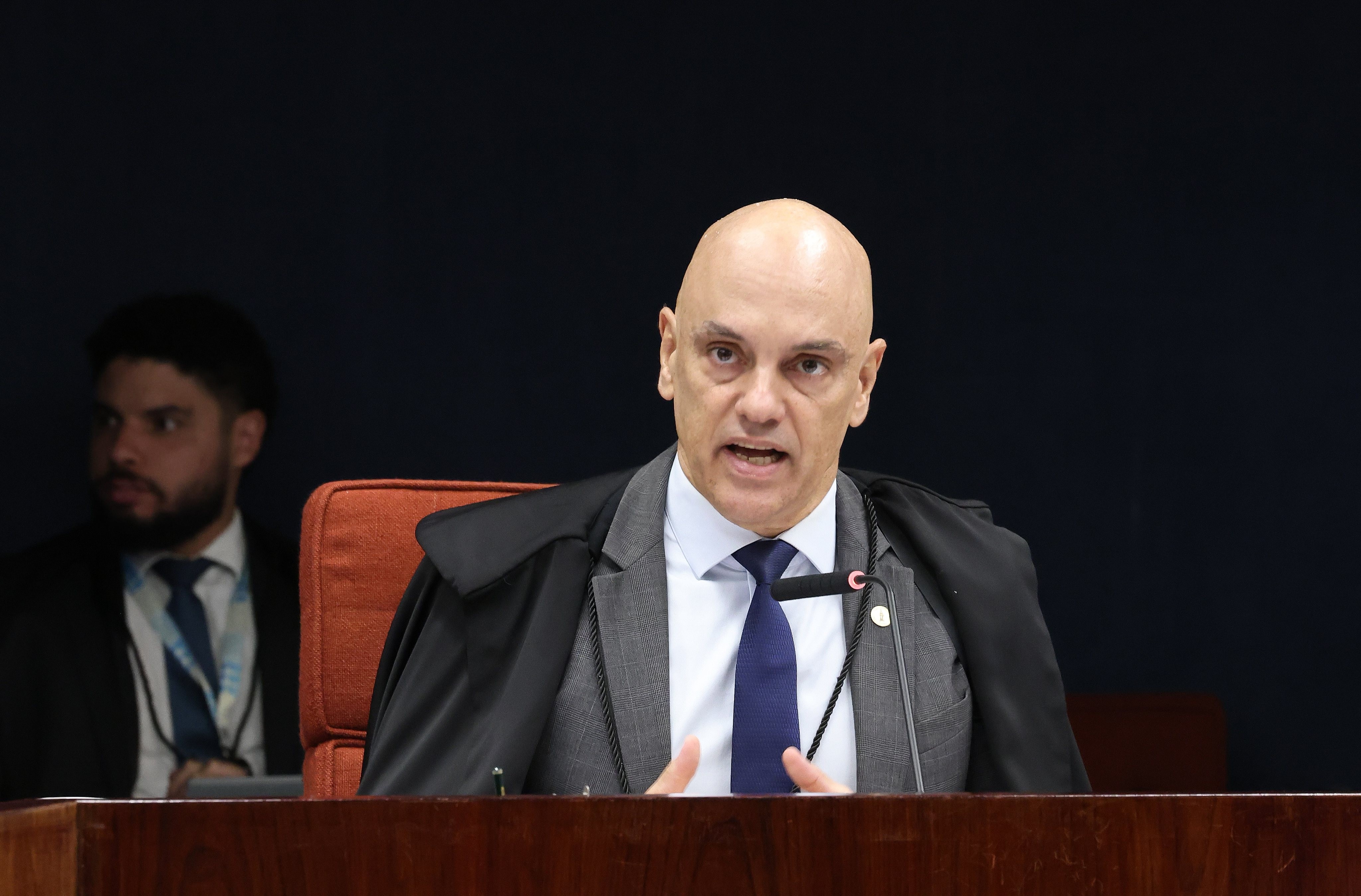 STF Determina Devolução de 'Penduricalhos' e Reforça Teto do Funcionalismo Público